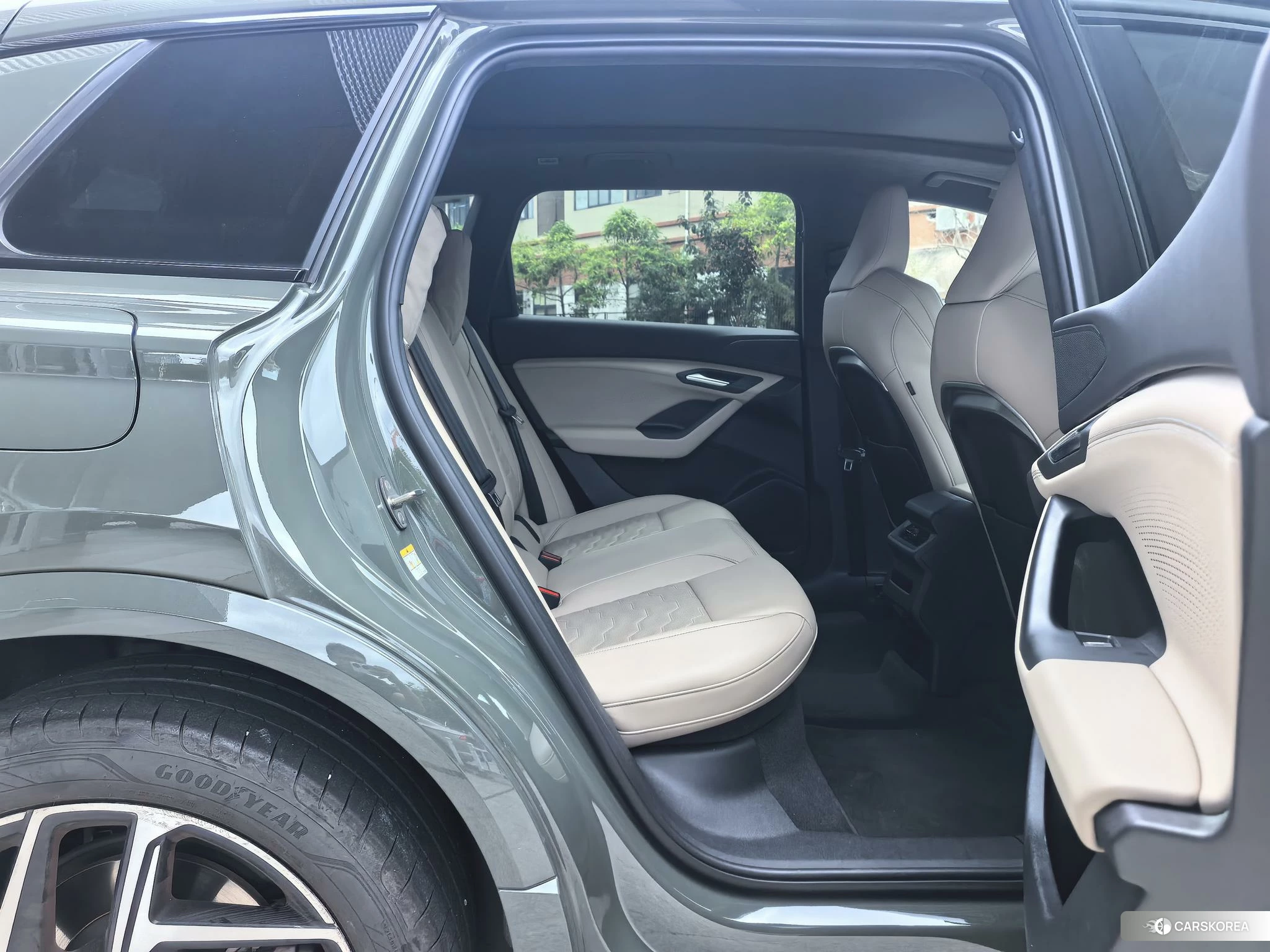 Audi Q6L e-tron id 4454460 из Китая 15