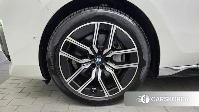 BMW 7 Series (G70) id 4584636 из Кореи 33