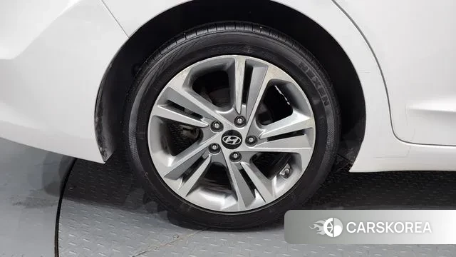 Hyundai Avante AD id 3742775 из Кореи 15