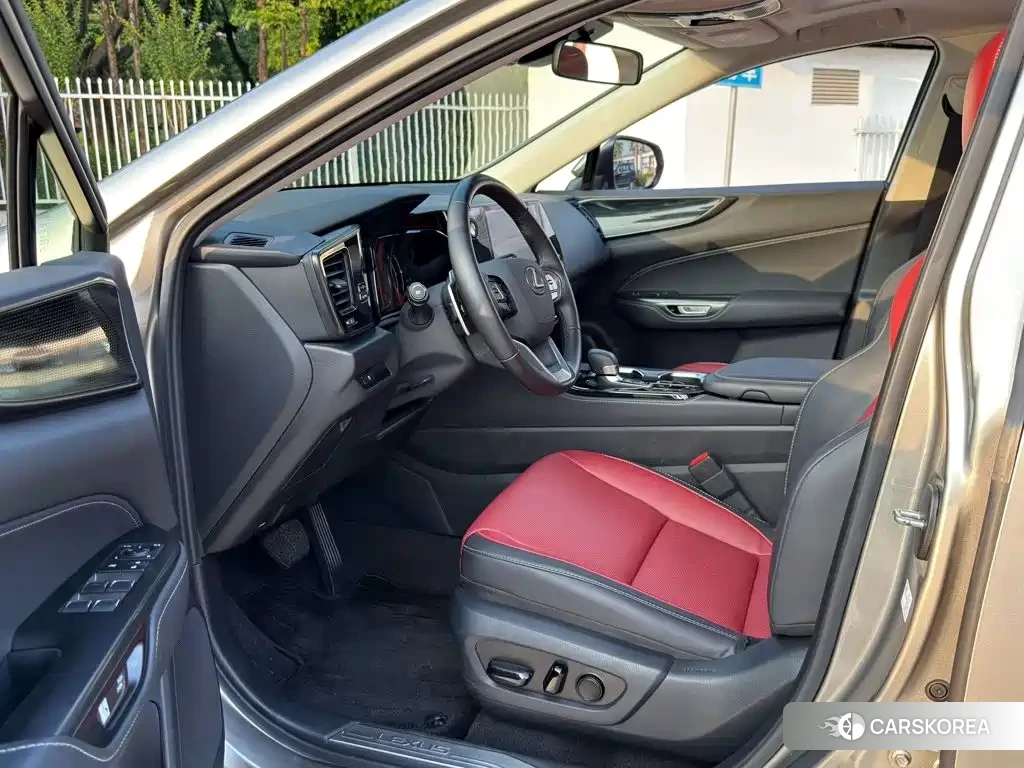 Lexus NX 2023 Silver/gray из Китая, фото 5
