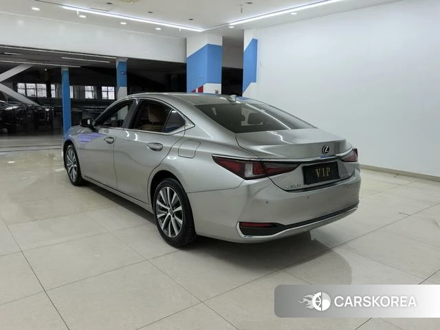 Lexus ES id 4219900 из Китая 13