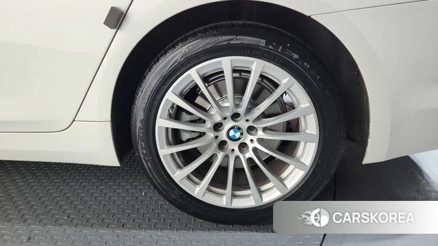 BMW 5 Series (G30) id 3861232 из Кореи 15