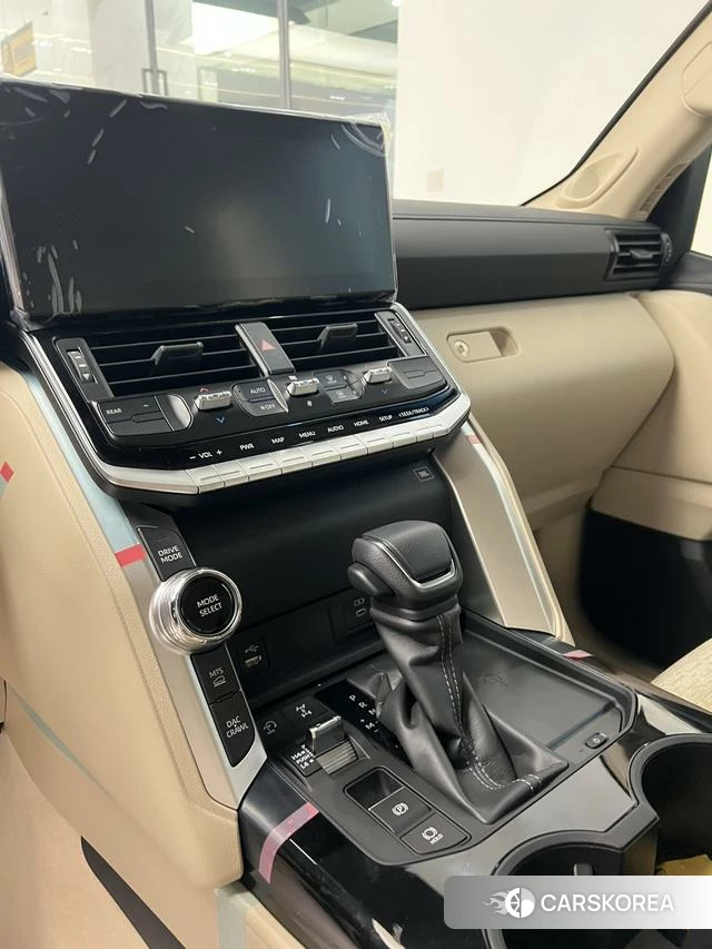 Toyota Land Cruiser (imported) 2024 Белый из Китая, фото 5