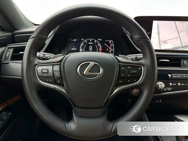 Lexus ES id 4271056 из Китая 26