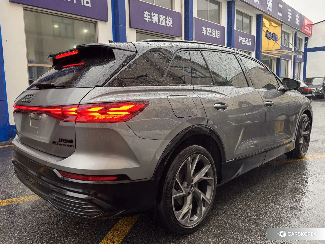Audi Q5 e-tron 2022 Темно-серый из Китая, фото 5