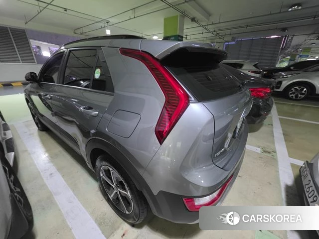 Kia Di Ol Nu Niro 2023 Серебристо-серый из Кореи, фото 6