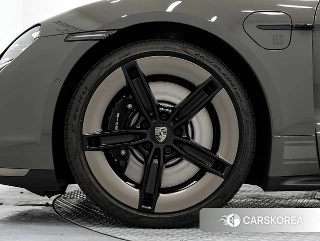 Porsche Taycan id 4291668 из Кореи 15