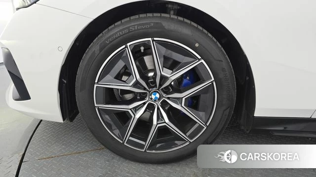 BMW 5 Series (G60) id 4421362 из Кореи 27