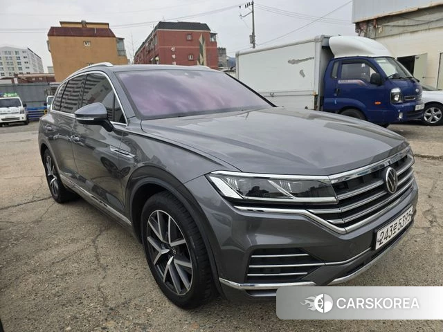 Volkswagen Touareg 3rd generation 2021 Серый из Кореи, фото 5
