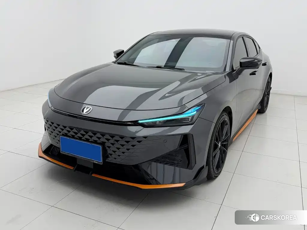 Chang'an UNI-V 2024 Silver/gray из Китая, фото 5