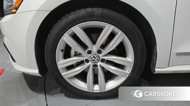Volkswagen The New Passat id 3917309 из Кореи 15
