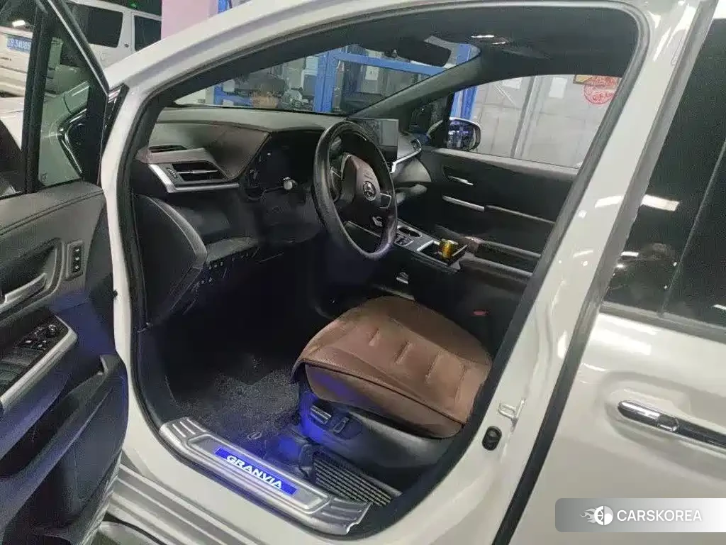Toyota Granvia 2025 Белый из Китая, фото 5