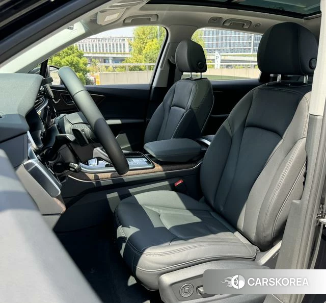 Audi Q7 2021 Черный из Китая, фото 6