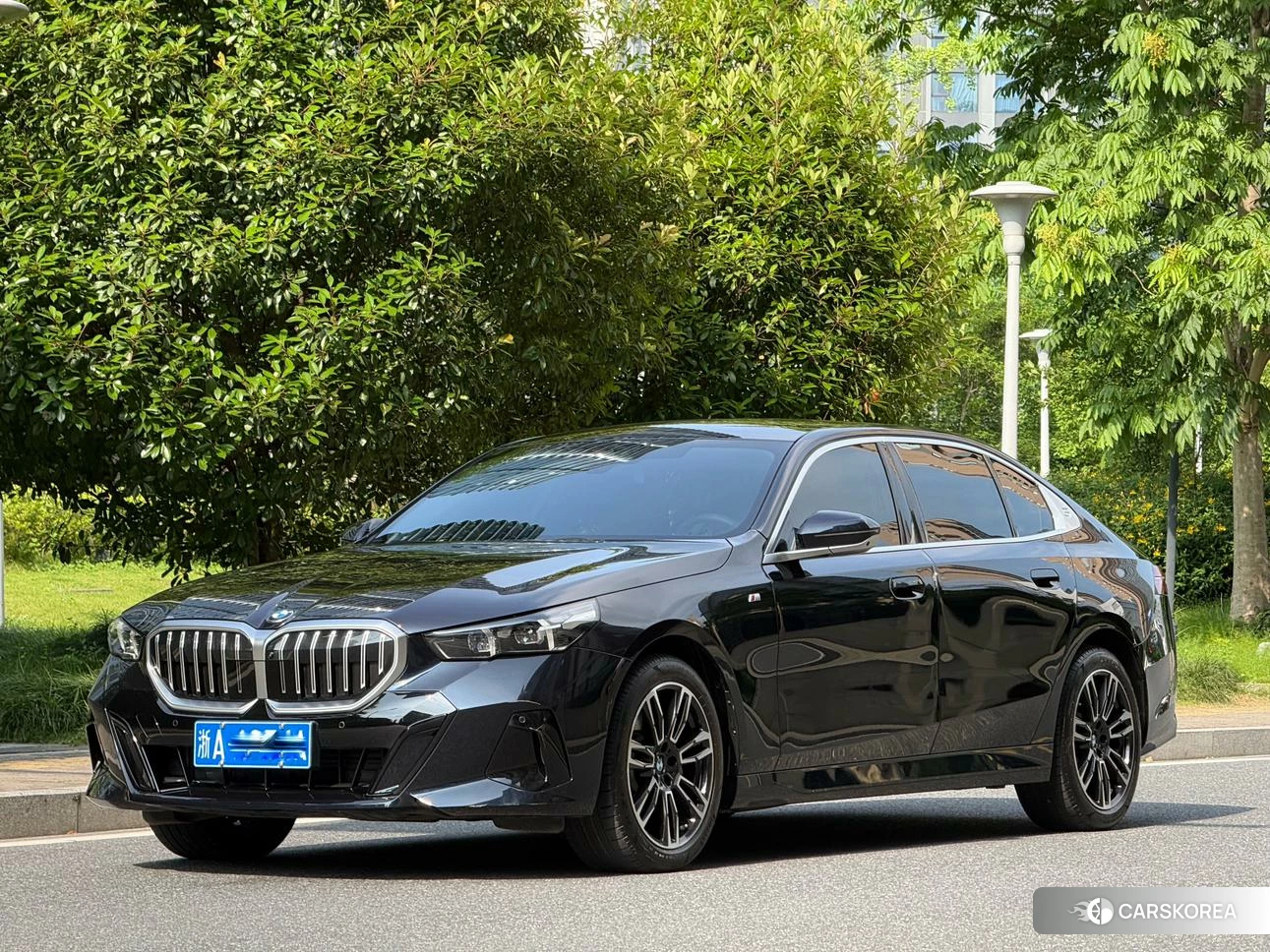 BMW 5 series 2024 Черный из Китая, фото 5