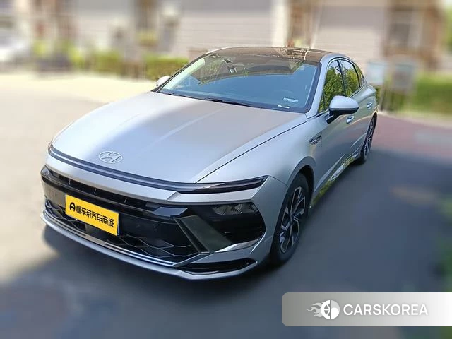 Hyundai Sonata 2024 Серебристо-серый из Китая, фото 5