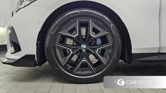 BMW 5 Series (G60) id 4505897 из Кореи 28