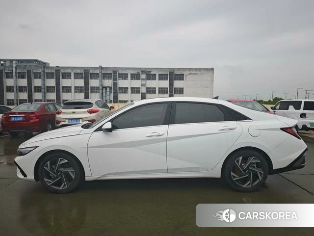 Hyundai Elantra 2024 Белый из Китая, фото 5