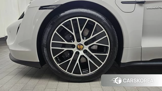 Porsche Taycan id 4623877 из Кореи 28