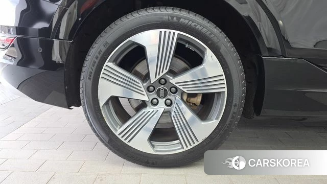Audi e-Tron id 4550348 из Кореи 28