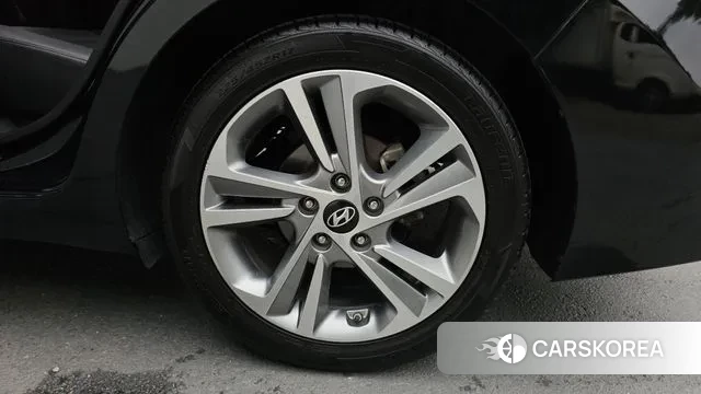 Hyundai Avante AD id 3024809 из Кореи 15