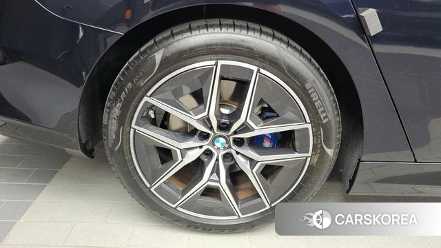 BMW 5 Series (G60) id 4686654 из Кореи 31