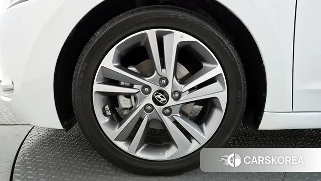 Hyundai Avante AD id 3336635 из Кореи 15