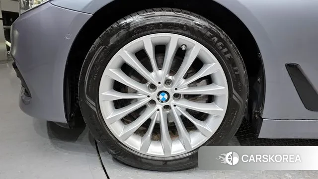 BMW 5 Series (G30) id 3682574 из Кореи 15