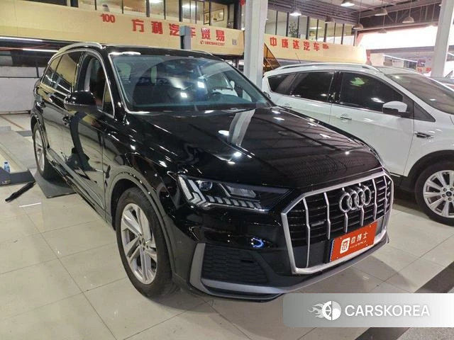 Audi Q7 2023 Черный из Китая, фото 5