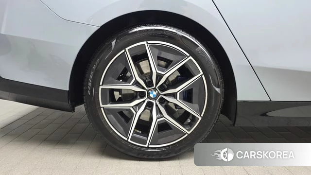BMW 5 Series (G60) id 4493546 из Кореи 30