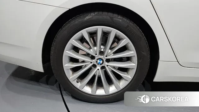 BMW 5 Series (G30) id 3385031 из Кореи 15