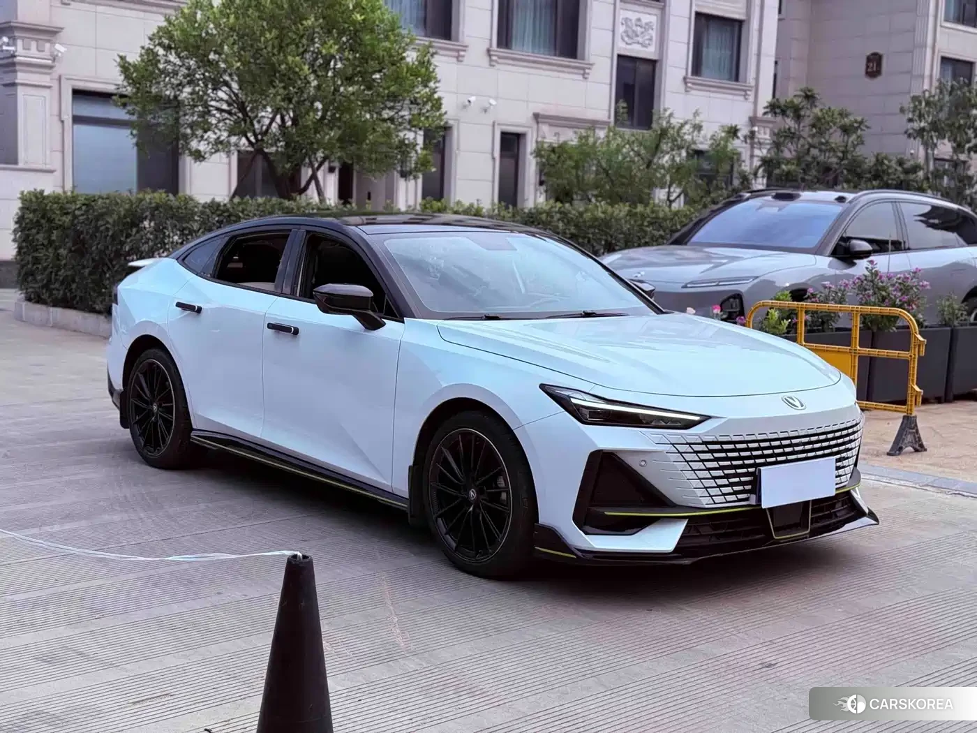 Chang'an UNI-V 2023 Белый из Китая, фото 5