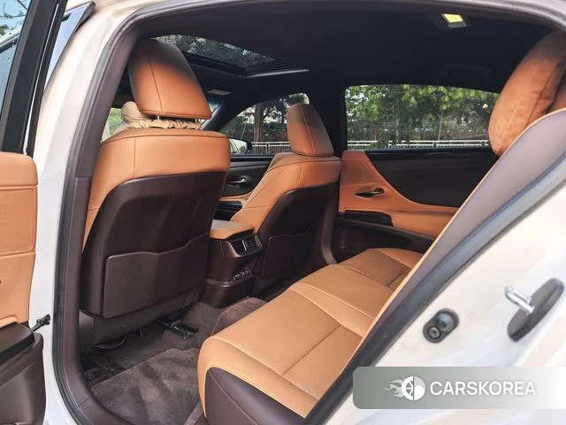 Lexus ES id 4261570 из Китая 14