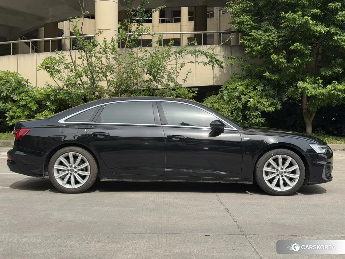 Audi A6L id 4419424 из Китая 9