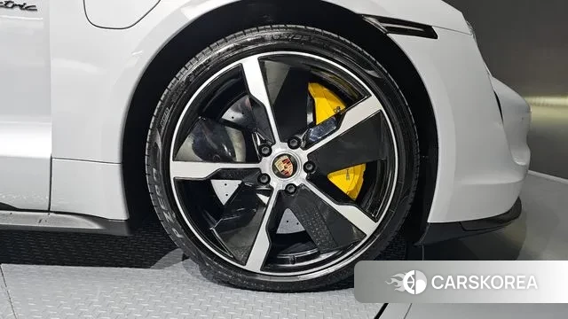 Porsche Taycan id 3458835 из Кореи 15