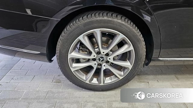 Mercedes-Benz E-Class W213 id 4294365 из Кореи 28