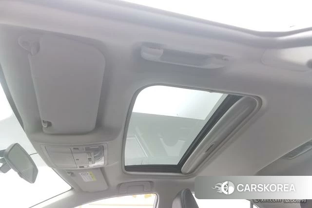 Toyota Corolla dual engine E+ id 4211565 из Китая 19
