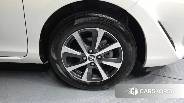 Toyota Prius C id 3879727 из Кореи 15