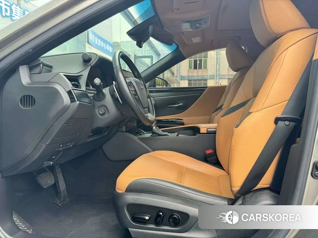 Lexus ES id 4341833 из Китая 7