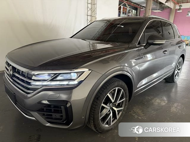 Volkswagen Touareg 2023 Темно-серый из Китая, фото 5