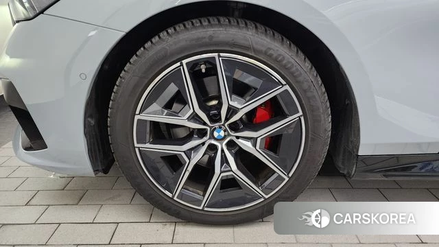 BMW 5 Series (G60) id 4602396 из Кореи 27