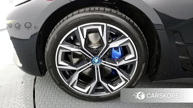 BMW i4 id 3533929 из Кореи 15