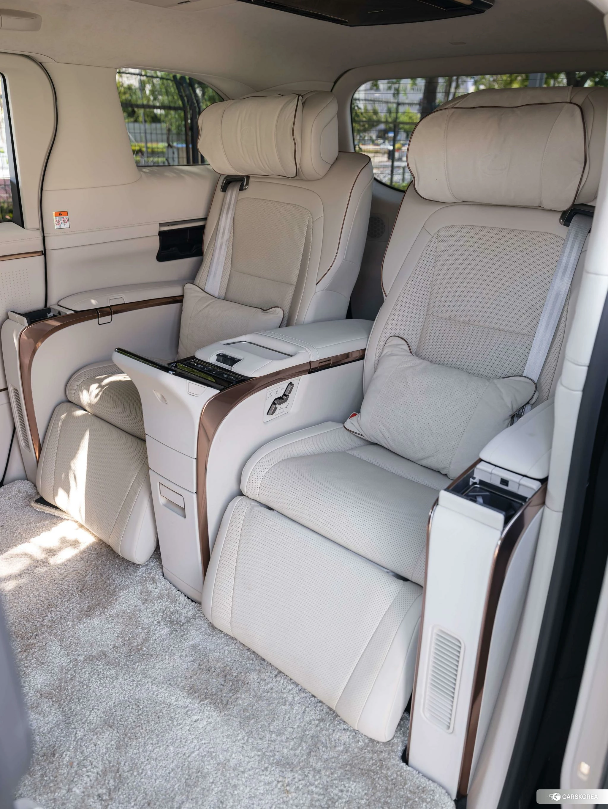 Lexus LM id 4440437 из Китая 18