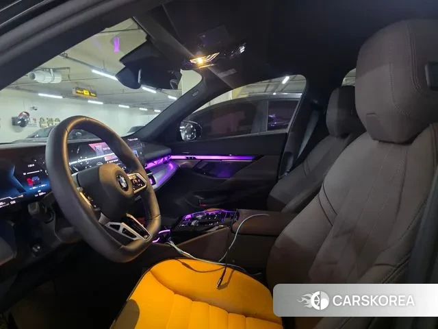 BMW 5 Series (G60) 2025 Черный из Кореи, фото 5