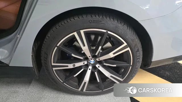 BMW 5 Series (G60) 2025 Серый из Кореи, фото 6