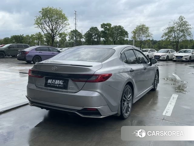 Toyota Camry 2024 Серебристо-серый из Китая, фото 5