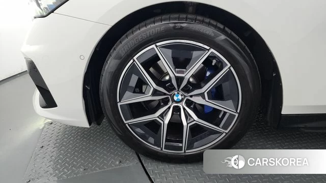 BMW 5 Series (G60) id 4329708 из Кореи 33