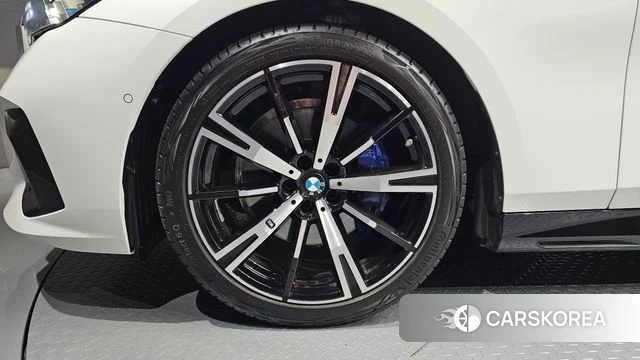 BMW 5 Series (G60) id 4639789 из Кореи 30
