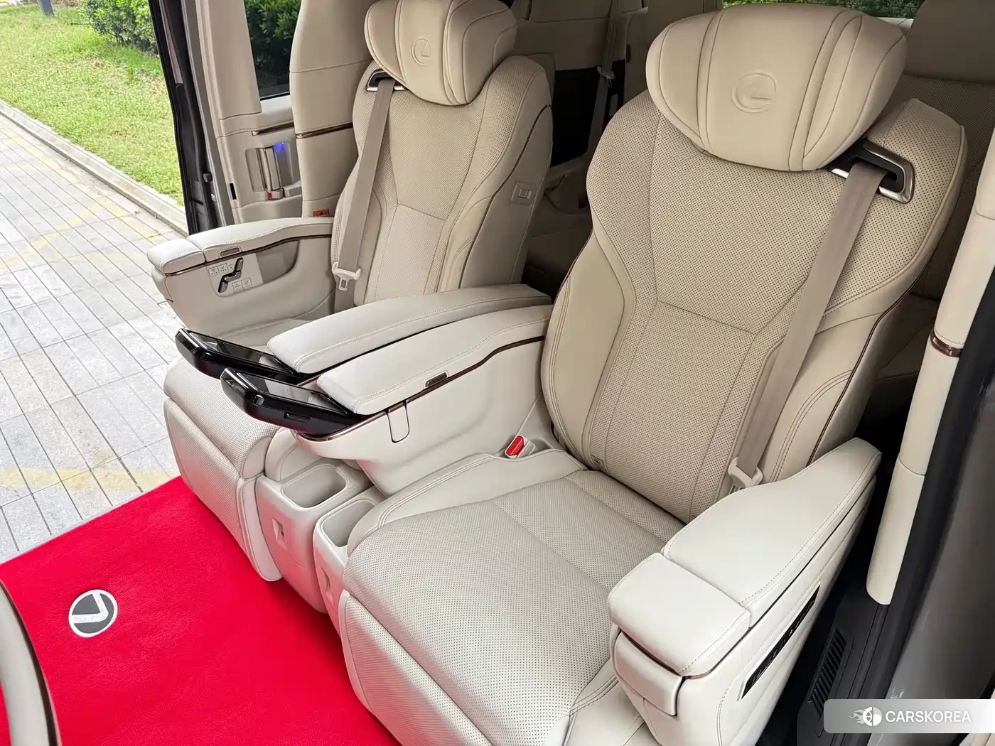 Lexus LM id 4559701 из Китая 11
