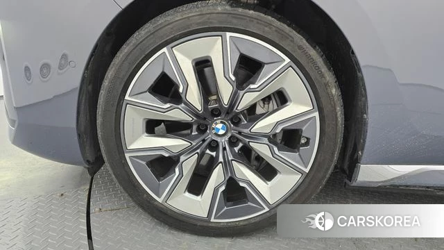 BMW i7 (G70) id 4572048 из Кореи 32