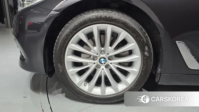 BMW 5 Series (G30) id 2985912 из Кореи 15